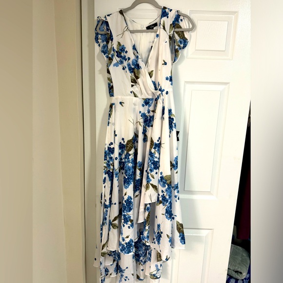 Lulus Dresses & Skirts - Lulu’s French Countryside White Floral Print High-Low Dress Size Medium.